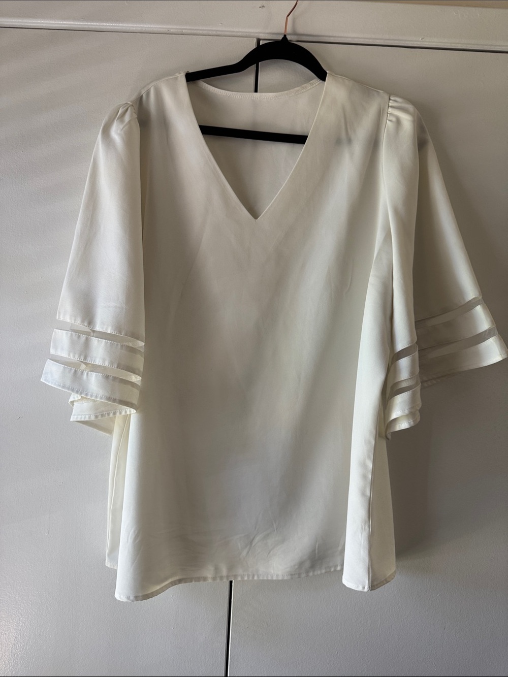 Ivory Bell Sleeve Blouse 2XL V Neck Flowy Lightweight Work Top Plus Size
